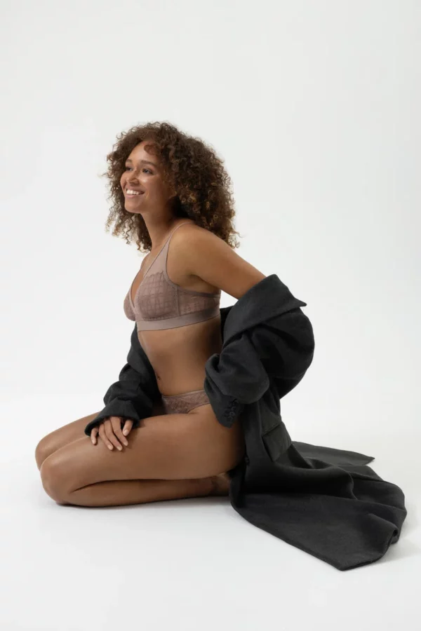 Soutien-gorge sans armature sans coque Mey Poetry Temptation – Milk’n Coffee – Image 2