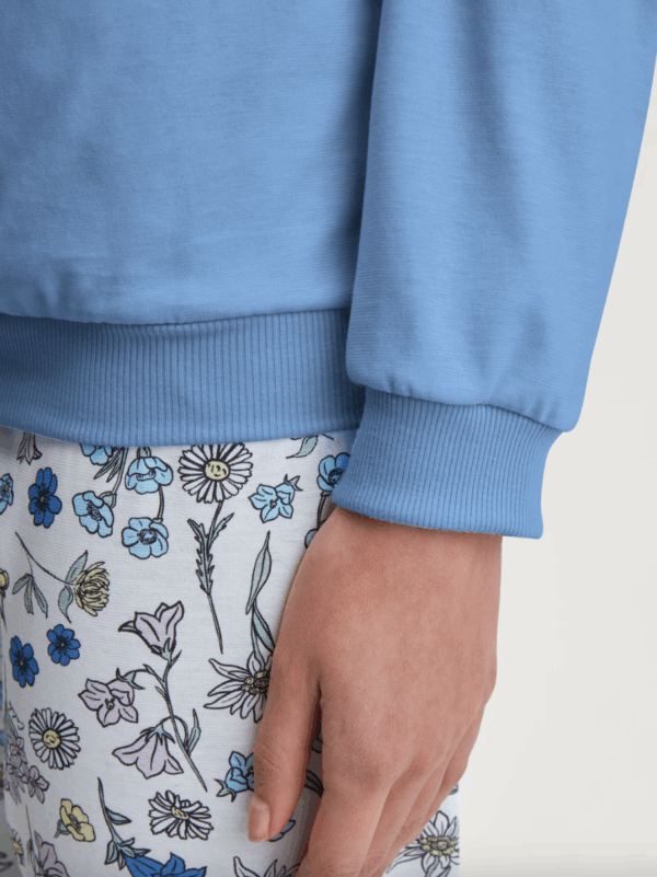 Pyjama avec bords élastiques Calida Flower Nights en coloris Riviera Blue – Image 5