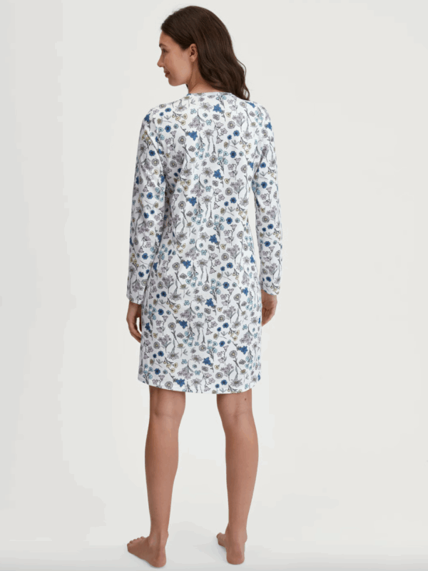 Chemise de nuit à manches longues Calida Flower Nights en coloris Riviera Blue – Image 3